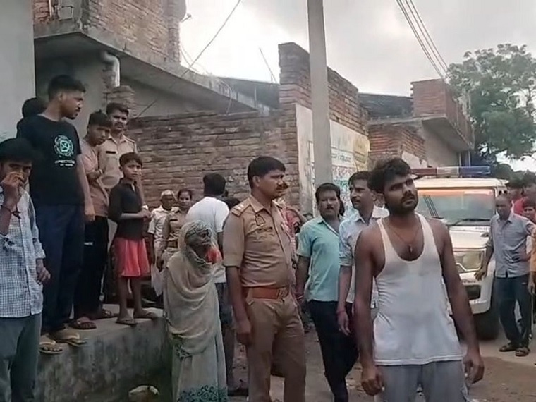 In Farrukhabad, a deranged man bludgeoned his mother to death with a grinding stone and attacked his sister.