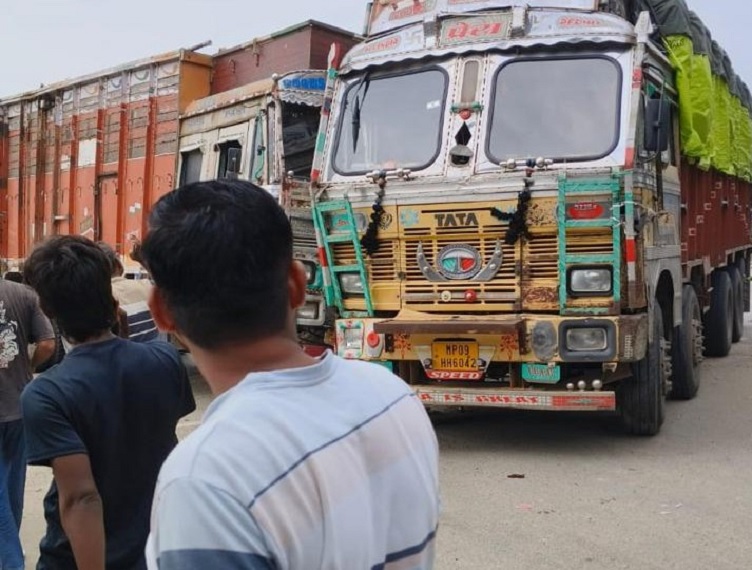 Out-of-control truck crashes into tin shed in Sant Kabir Nagar; four members of the same family killed.