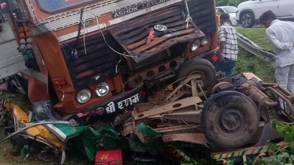 In Jharkhand, a speeding container truck ran over a tempo and a motorcycle, killing six people and leaving one critically injured.
