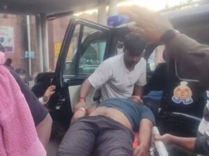 Out-of-control vehicle hits tractor carrying Kanwariyas in Etah; six Shiva devotees injured.