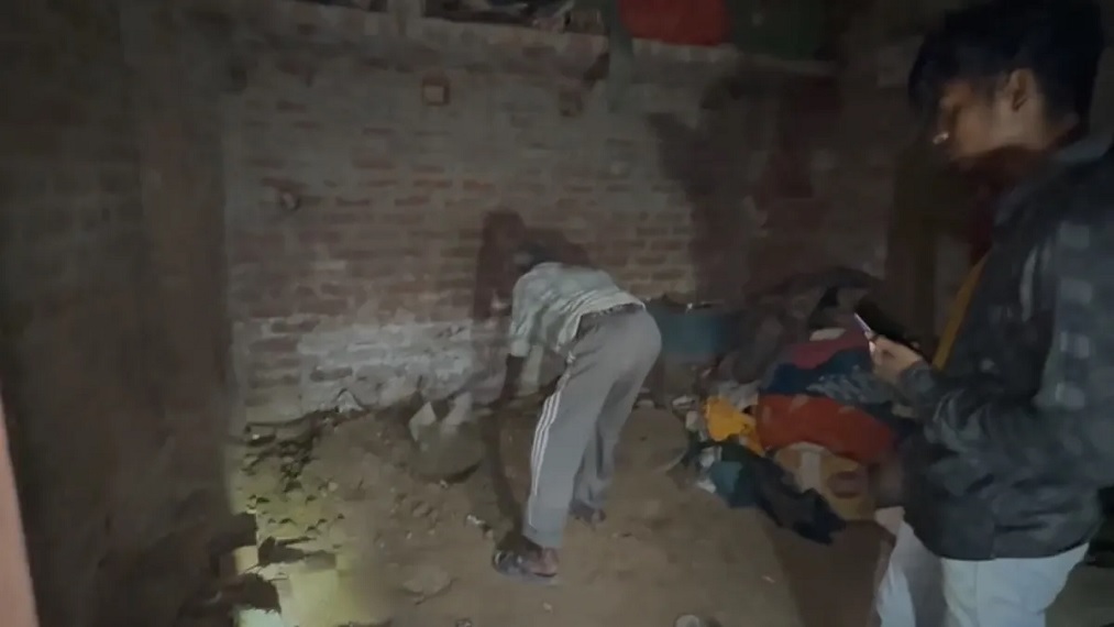 In Raebareli, the wife's lover was killed and buried in the house; the woman, disturbed by the smell, revealed the secret.
