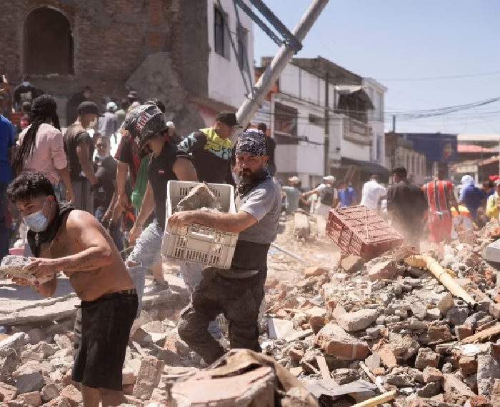 Earthquake wreaks havoc in Colombia; 132 dead so far, over 500 injured.