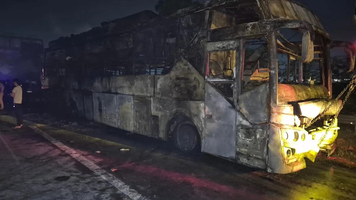 A moving bus turned into a fireball in Greater Noida; nine passengers burned to death and several were critically injured. DNA testing will be used to identify the deceased.