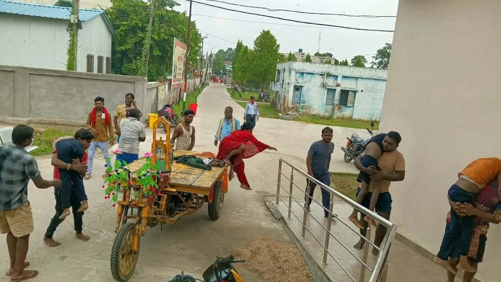 : Six children from the same village drowned in floodwaters in Bhagalpur; wails of grief echo through the village.