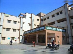System fails in UP: Doctors demanded a registration slip; the father passed away while his sons were getting it made, sparking an uproar by the family.