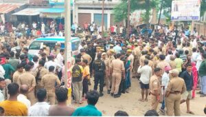 Youth beaten to death in Jaunpur due to a personal feud; angry family members blocked the road with the body, and their rage erupted upon seeing the police.