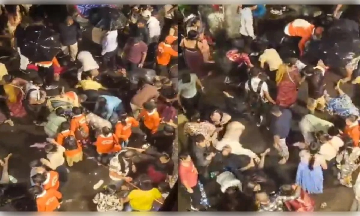 Stampede in a pandal in Kolkata as people sought shelter from rain; 19 killed after being crushed; PM expresses grief.